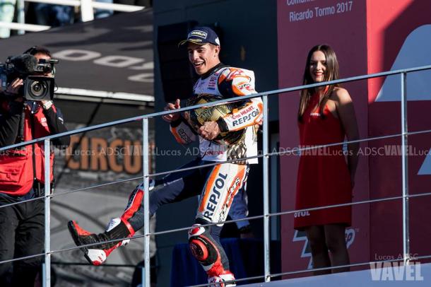 Márquez celebra el mundial con un homenaje a Chiquito de la Calzada/ Foto: Lucas ADSC