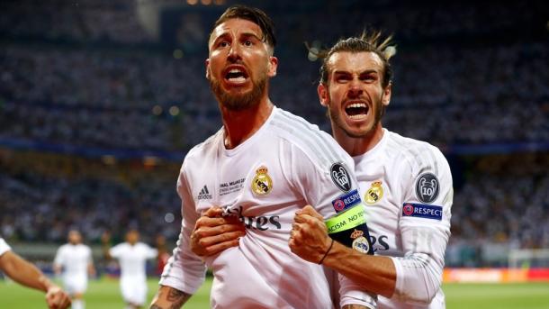Ramos celebra con Bale el primer tanto del partido. Vía: UEFA.com