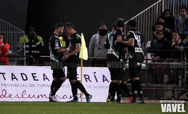 Markovic con Andone su gol frente al Almería 