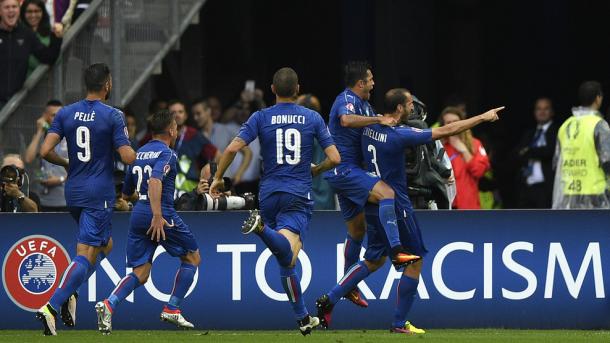 Chiellini celebra el primer gol. | Imagen: UEFA.com