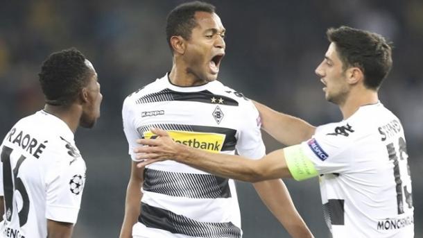 The Gladbach players celebrate Raffael's opener in the first leg | Photo: Uefa