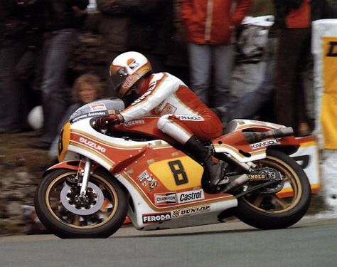 Mike Hailwoord sobre la Suzuki 500cc de Sheene de dos tiempos. Foto: Pinterest