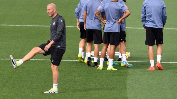 Zidane si diverte in allenamento. Fonte foto: it.uefa.com