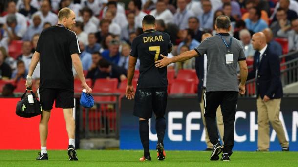 Dirar se marchó lesionado en el minuto 3. Foto: UEFA