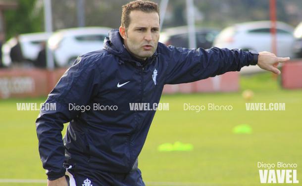 El 'Pipo' Baraja sustituyó a Paco Herrera en el banquillo del Sporting // Imagen: Diego Blanco - VAVEL