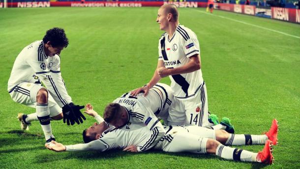 Los jugadores del Legia celebrando uno de los goles contra el Madrid: Fuente: UEFA