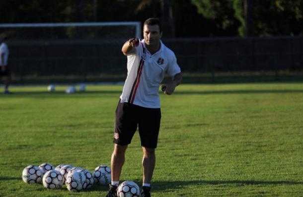 Junior Rocha teve um bom tempo para preparar o time (Foto: Divulgação / Santa Cruz)