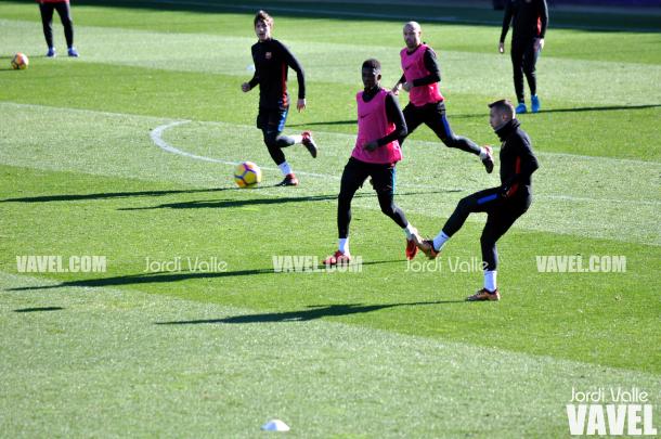 Jordi Alba, Dembélé, Mascherano y Sergi Roberto en el entreno | Foto: Jordi Valle, VAVEL