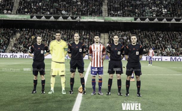 El árbitro nacido en Barcelona dirigió el Betis 1-1 Sporting | Foto: VAVEL