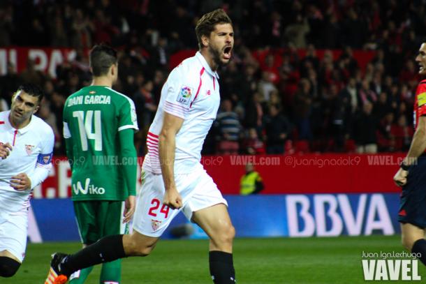 Llorente celebrando el gol que dio la victoria al Sevilla | Imagen: Juan Ignacio Lechuga - VAVEL