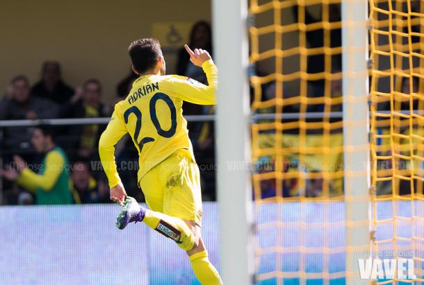Adrián López celebrando su gol