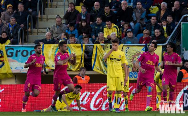 Los jugadores de Las Palmas celebran el tanto de la victoria el año pasado en El Madrigal | Imagen: MªJosé Segovia (VAVEL.com)