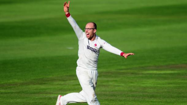 Jack Leach cleaned up the Warwickshire middle-order (image source: getty via cricinfo)