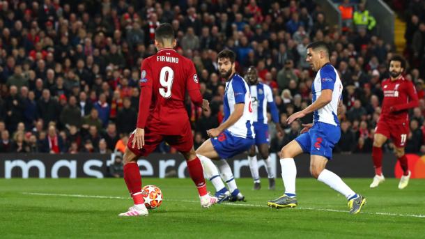 Firmino con el balón en los pies. FOTO: UEFA.com
