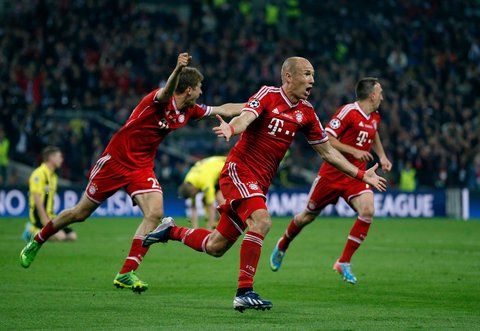 Robben en el momento del gol. Foto: UEFA