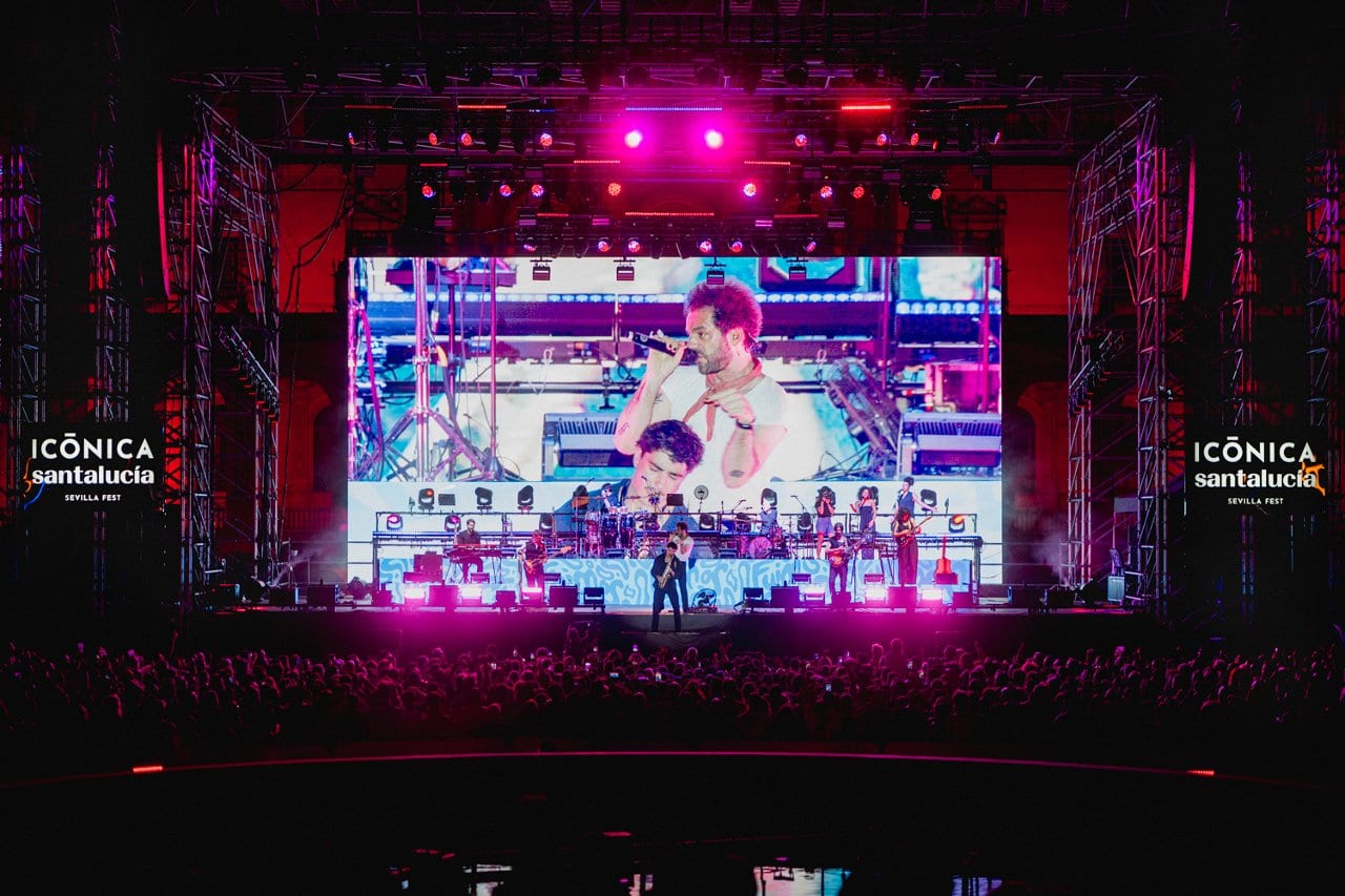 Viva Suecia en concierto en Icónica Santalucía Sevilla Fest, Plaza de España de Sevilla