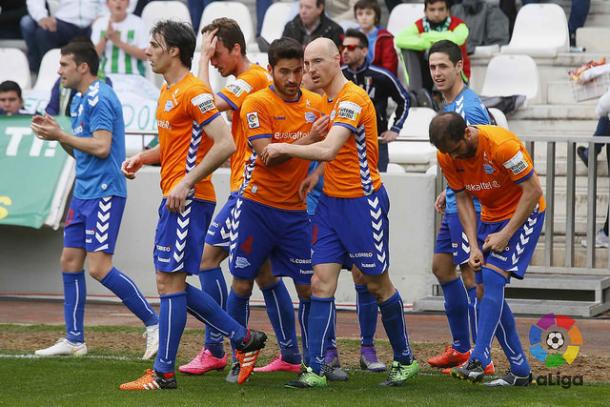 Los jugadores del Deportivo Alavés celebran uno de los tantos del encuentro ante el Córdoba. Foto: LaLiga