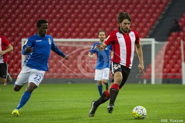 Yeray controla un balón en el partido ante el Real Oviedo | Fotografía: UGS Vision
