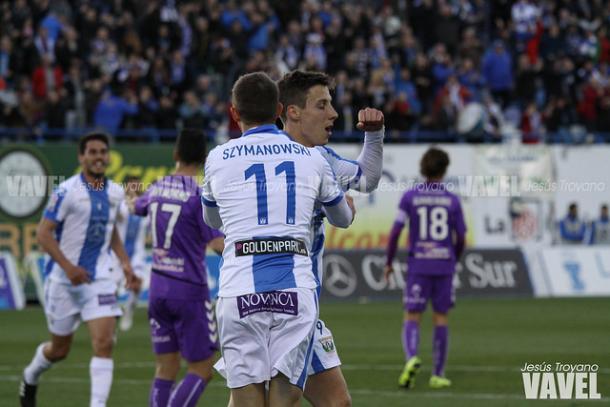 Guillermo celebrando un gol con Szymanowski | Foto: Jesús Troyano (VAVEL):