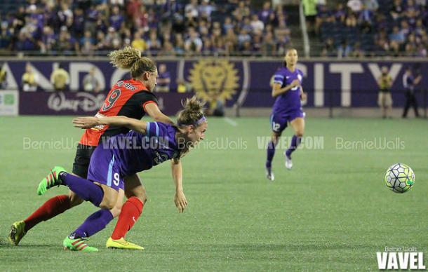 Lynn Williams battles Orlando Pride's Josée Bélanger early in the season | Bernie Walls - VAVEL USA