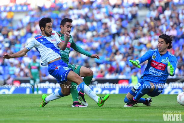 Eduardo Pérez en el partido que ganó el Puebla la temporada pasada | Foto: Rodrigo Peña (VAVEL)