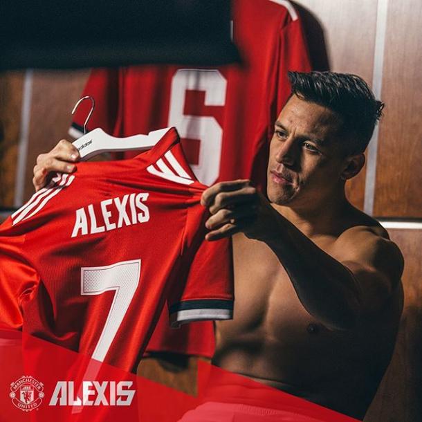 Sánchez será o novo dono da camisa 7 (Foto: Divulgação/ Manchester United)