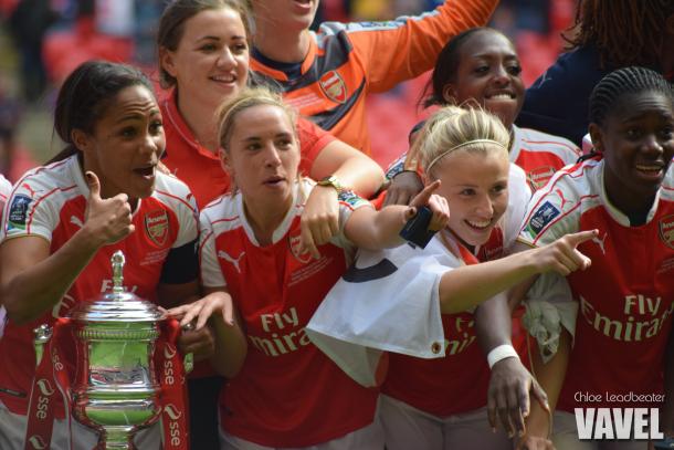 Nobbs (centre left) looks on | Photo: VAVEL