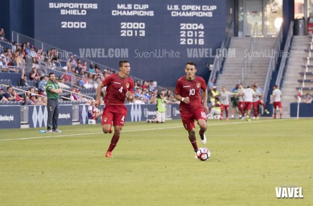 Diego Bejarano (4) and Jhasmani Campos (10) drive the ball up field in the game against the United States | Sven White - VAVEL USA