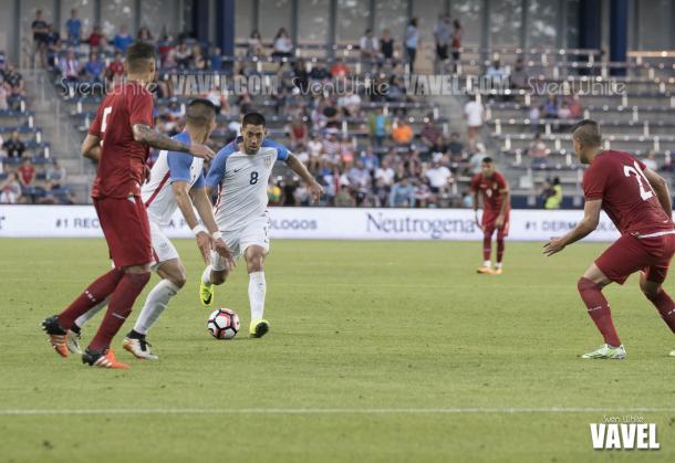 Clint Dempsey (8) and Bobby Wood look to move past Bolivian defenders Nelson Cabrera (5) and Ronald Eguino (21)  | Sven White - VAVEL USA