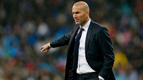 Zidane dando instrucciones a sus jugadores | BBC
