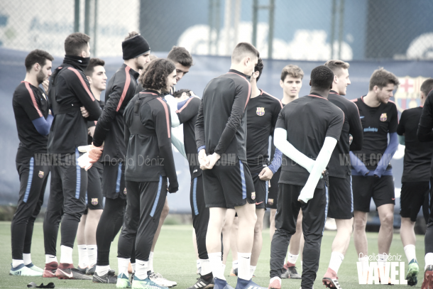El filial azulgrana concentrado en la Ciutat Esportiva | Foto de Noelia Déniz, VAVEL