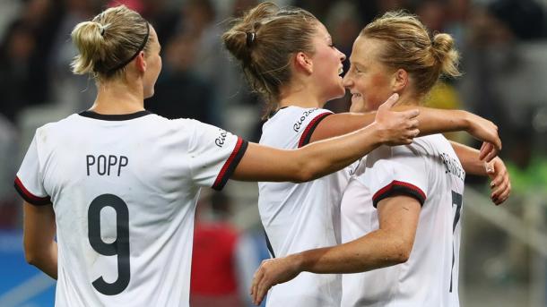 Germany celebrates one of Melanie Behringers goals. Source : Getty Images