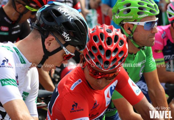 Froome y Quintana dialogan antes del comienzo de la etapa / Fuente: Vavel España