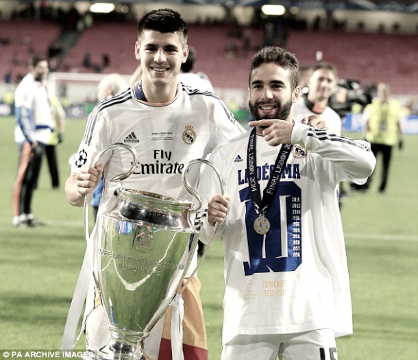Álvaro Morata y Dani Carvajal posan con su primera Champions League | Foto: Página web Real Madrid