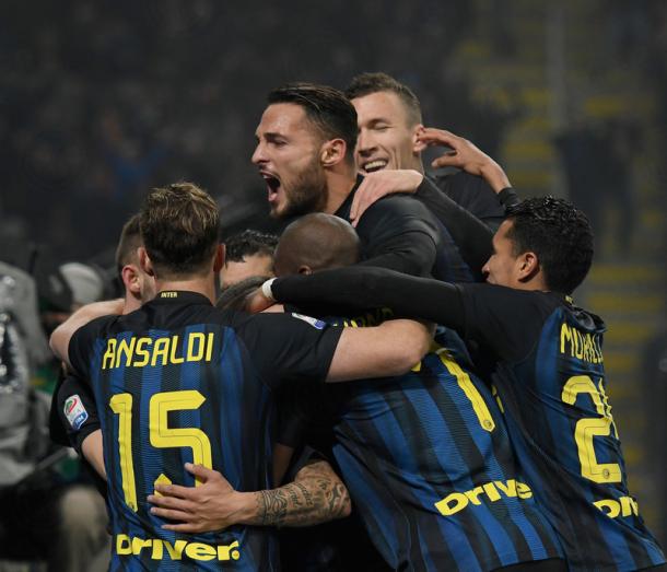 Los jugadores nerazzurri celebran juntos uno de los tres goles | Foto: FC Inter