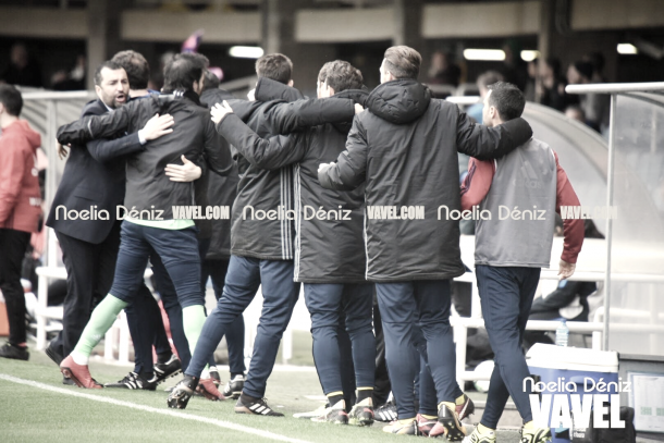 Celebración del gol del Osasuna en el banquillo rojillo | Foto de Noelia Déniz, VAVEL