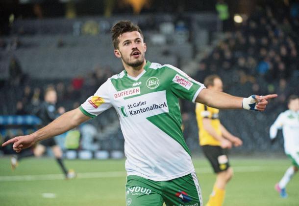 Albian Ajeti con la maglia del san gallo. Foto: Claudio de Capitani/Freshfocus