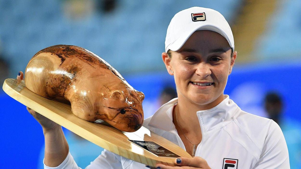 Barty holds up her trophy after winning the Yarra Valley Classic/Photo: Jack Thomas/Getty Images