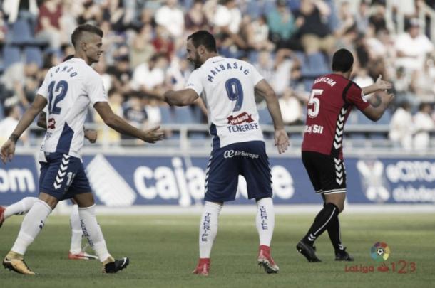 Los delanteros del Tenerife Longo y Malsabic en un partido de la temporada | Foto: LaLiga