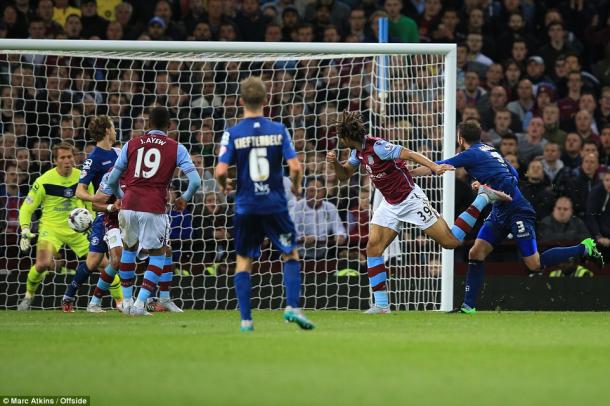 Gestede hizo el gol de la victoria del Aston Villa. Foto: Marc Atkins