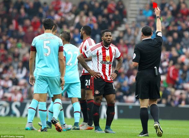 Jeremain Lens saw red in the reverse of this fixture earlier in the season. | Photo: Getty