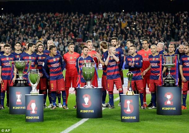 Barcelona's squad with their five trophies in 2015 (Daily Mail)