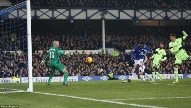 Lukaku haciendo un gol la temporada pasada en Copa de la Liga. Foto: Ian Hodgson