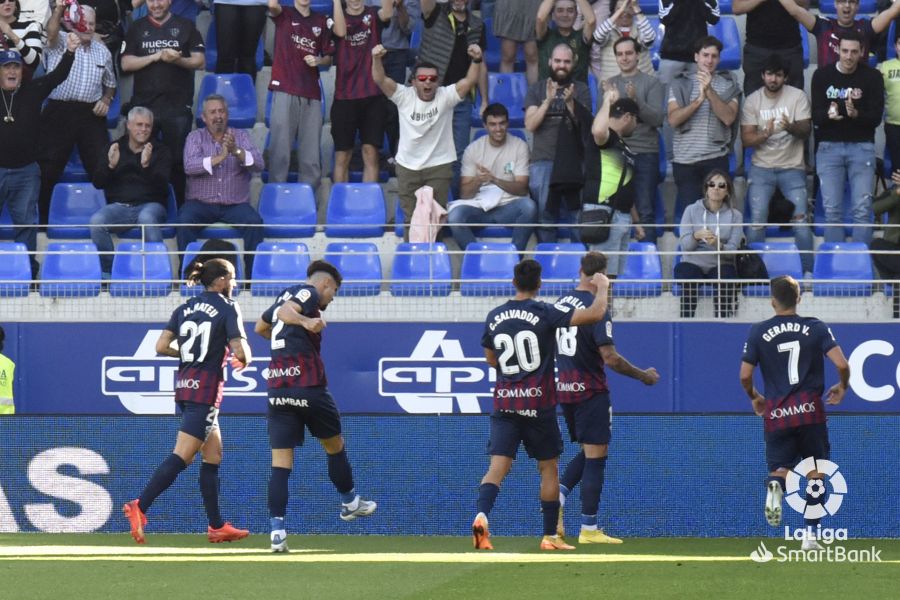 Jugadores del Huesca celebran el gol de Carrillo | Fotografía: La Liga