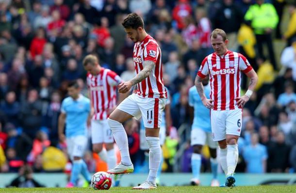 Los jugadores del Stoke decepcionados tras la derrota ante el City. Foto:The Guardian