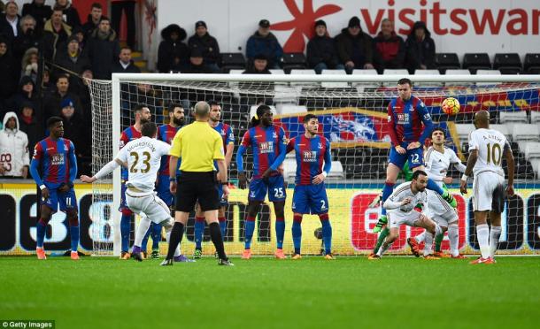Swansea had plenty of chances, but only Sigurdsson's free-kick hit the back of the net. | Photo: Getty