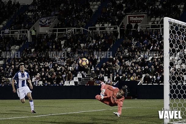 El guardameta palentino es el actual 'Zamora' en Liga, tras haber recibido 14 goles en 19 partidos | Foto: VAVEL