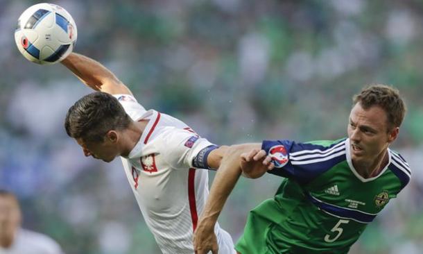 Johnny Evans kept Lewandowski quiet in their first game | Photo: Getty