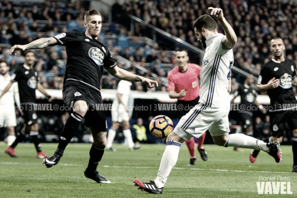 Una acción del empate del Deportivo en el Santiago Bernabéu | Daniel Nieto
