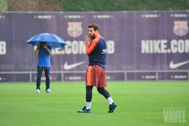 Lionel Messi en la sesión del Barcelona.| Tomás Rubia, VAVEL.com